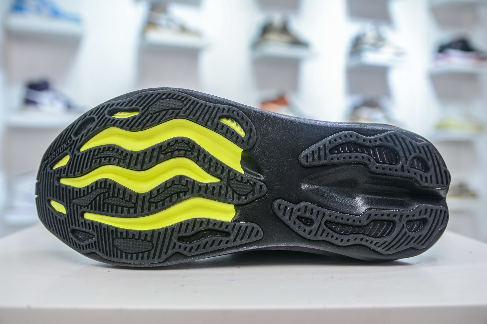 Brooks Glycerin 22: Lightweight, Breathable Running Shoes for Comfort and Support 6 cmp i1752850673477 8882 0 4