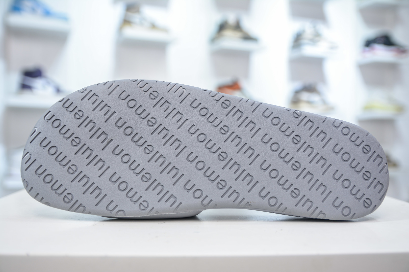 140 lululemon露露乐蒙 restfeel slide 轻便舒适 防滑防磨一字拖 露露拖鞋