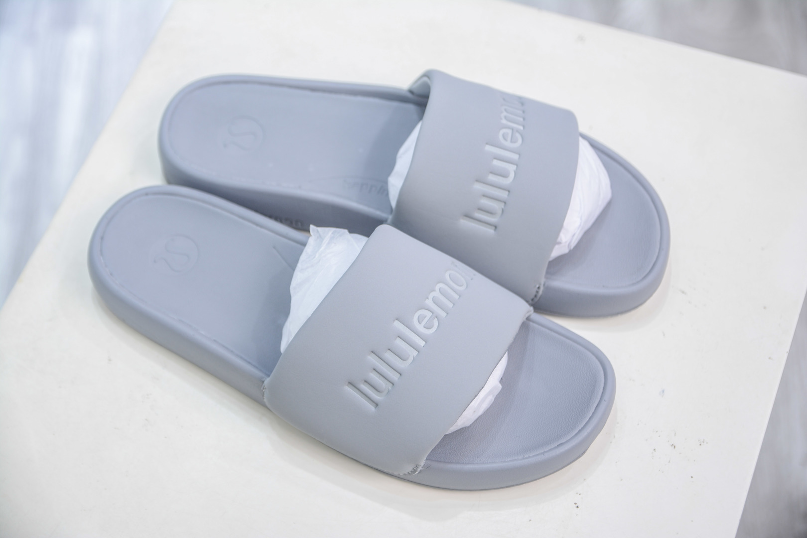 140 lululemon露露乐蒙 restfeel slide 轻便舒适 防滑防磨一字拖 露露拖鞋