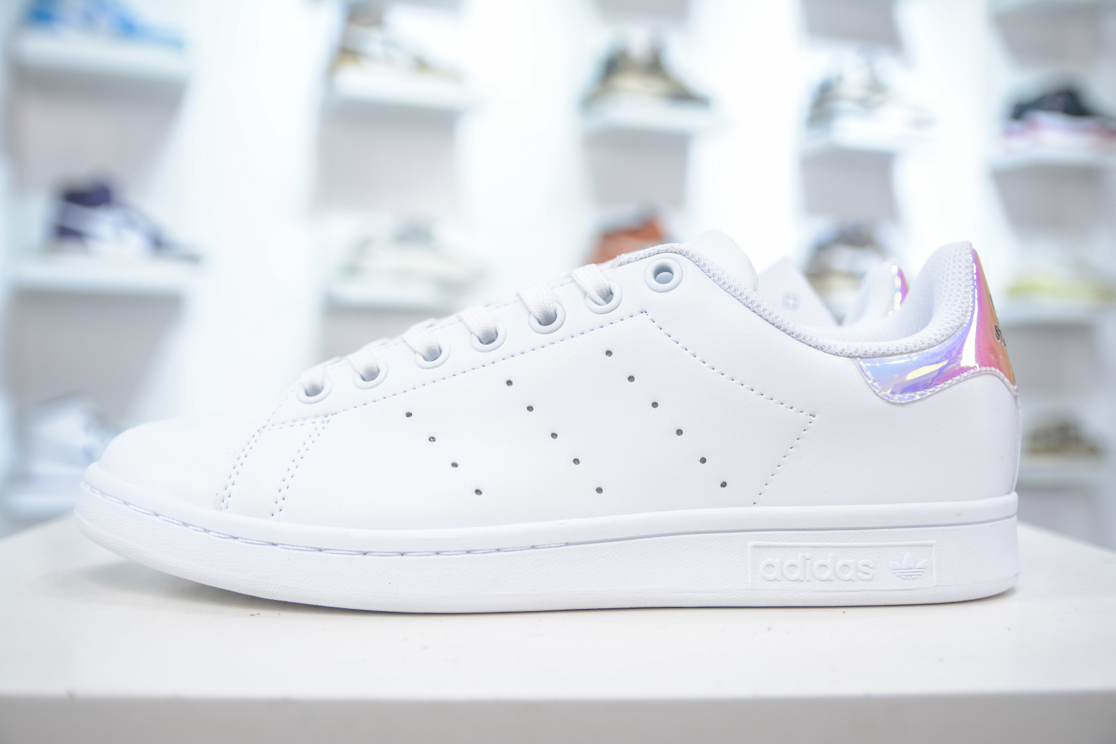 130 AD Originals Stan Smith 史密斯 白镭射尾 复古时尚舒适运动休闲板鞋  AQ6272