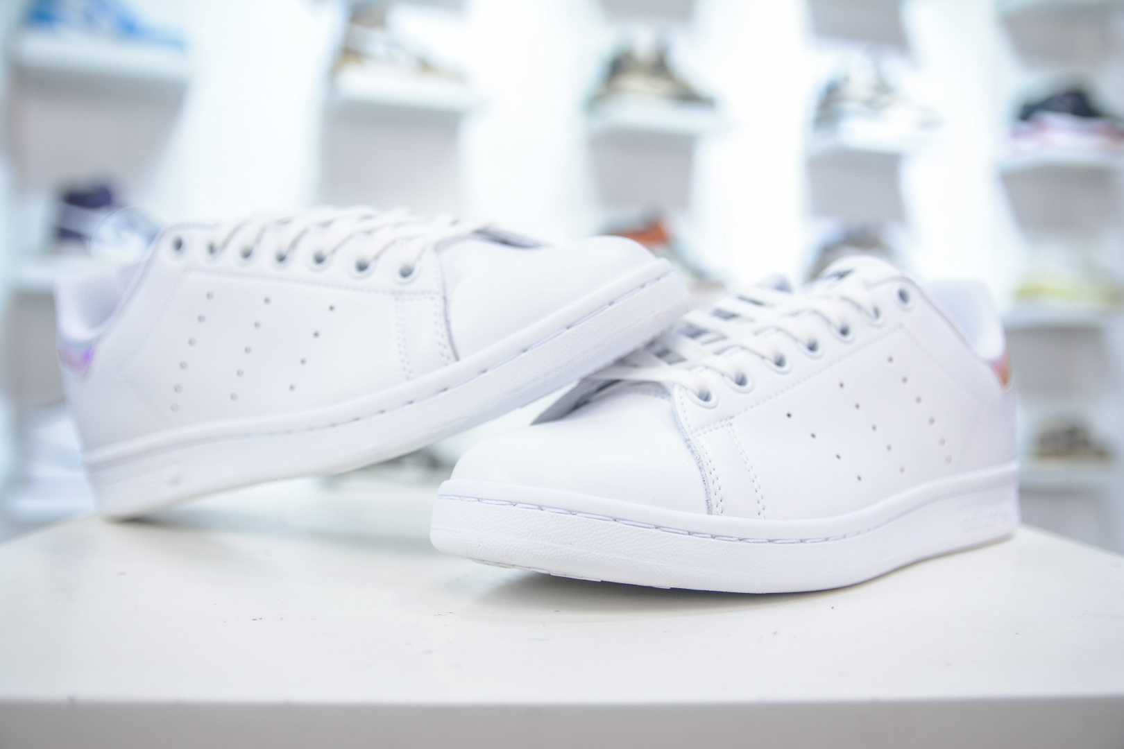 130 AD Originals Stan Smith 史密斯 白镭射尾 复古时尚舒适运动休闲板鞋  AQ6272