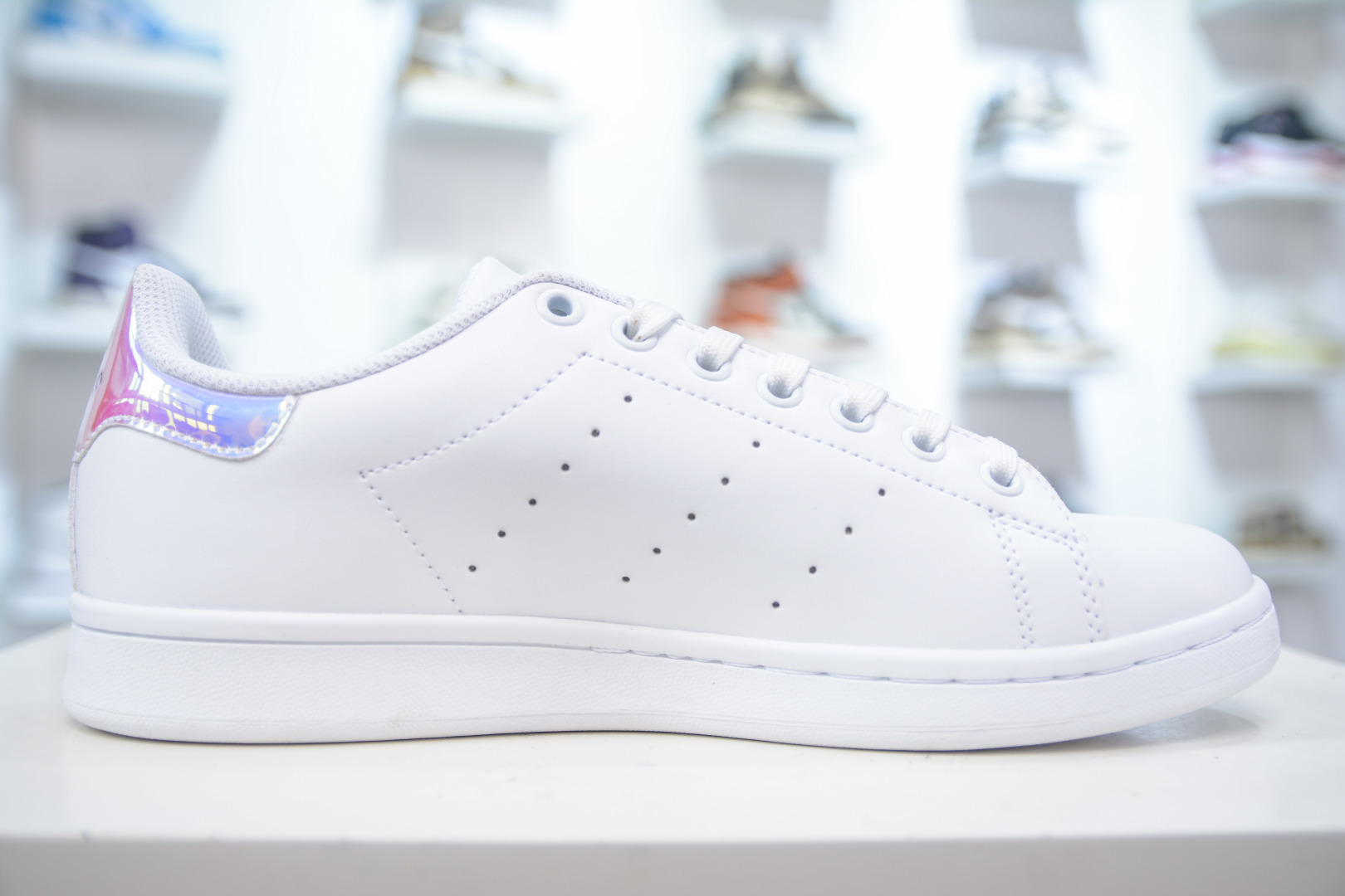130 AD Originals Stan Smith 史密斯 白镭射尾 复古时尚舒适运动休闲板鞋  AQ6272