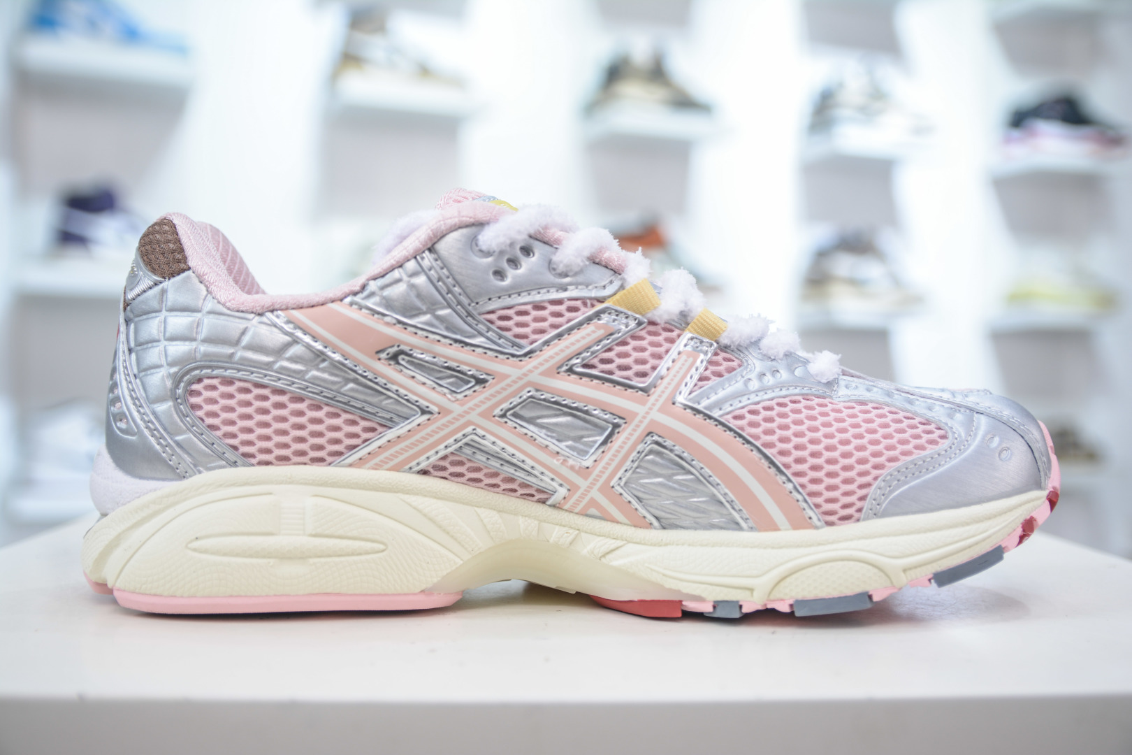 210 Asics GEL-Kahana NIMBUS 10.1 耐磨透气低帮休闲鞋  1203A865-702