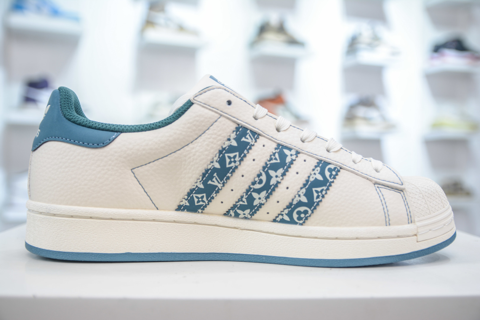 230 AD Originals Superstar x Louis Vuitton 经典复古贝壳头板鞋 DS0004