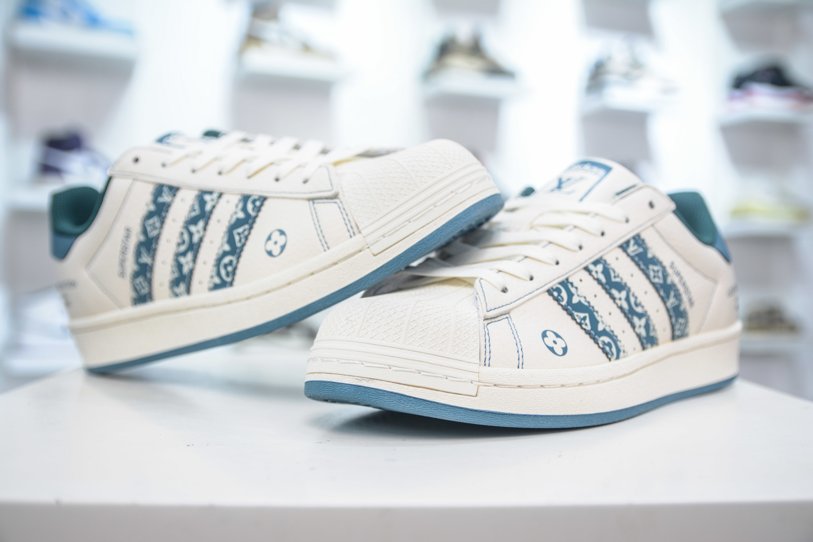 230 AD Originals Superstar x Louis Vuitton 经典复古贝壳头板鞋 DS0004