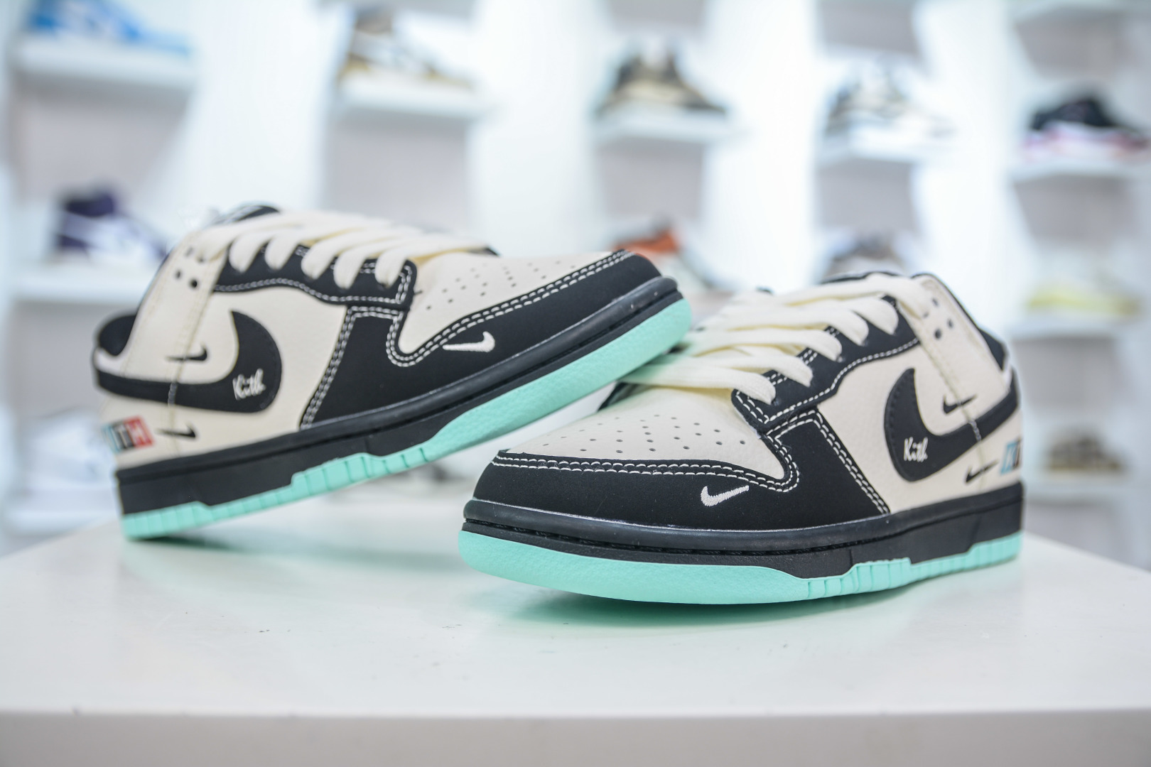 280 Nike SB Dunk Low x KITH 双拼米黑三勾  QW5836-013