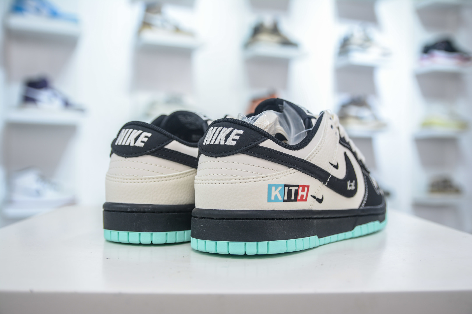 280 Nike SB Dunk Low x KITH 双拼米黑三勾  QW5836-013