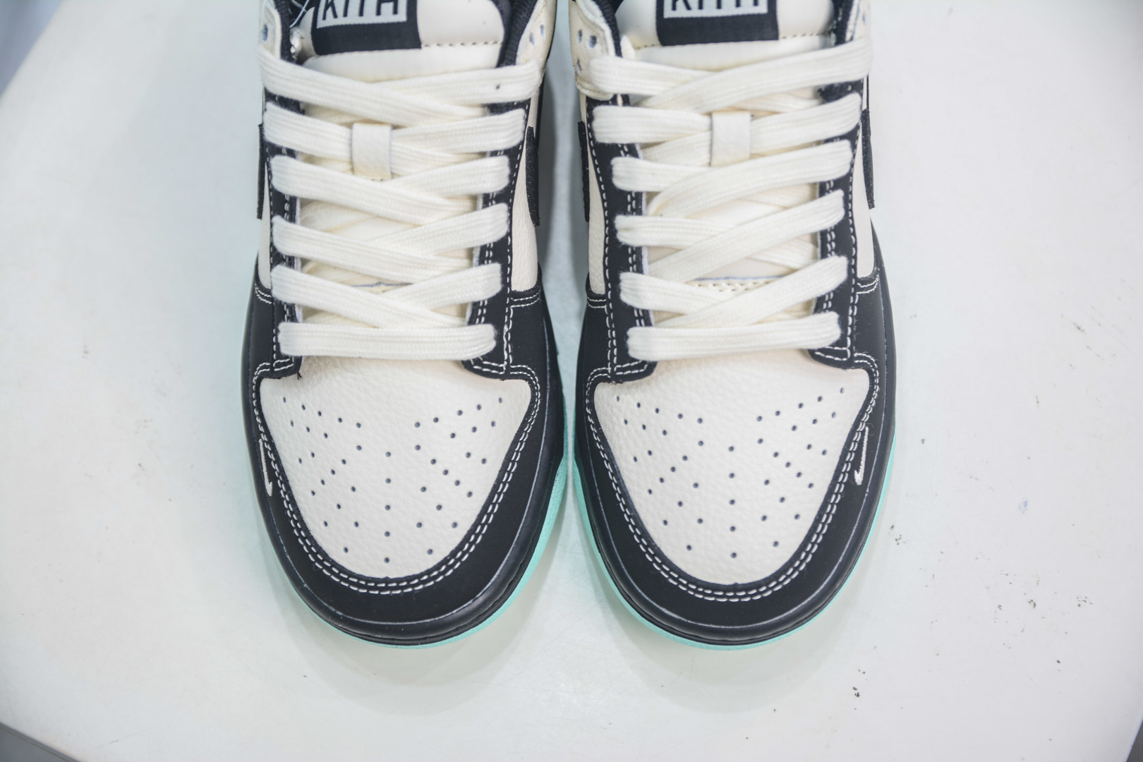 280 Nike SB Dunk Low x KITH 双拼米黑三勾  QW5836-013