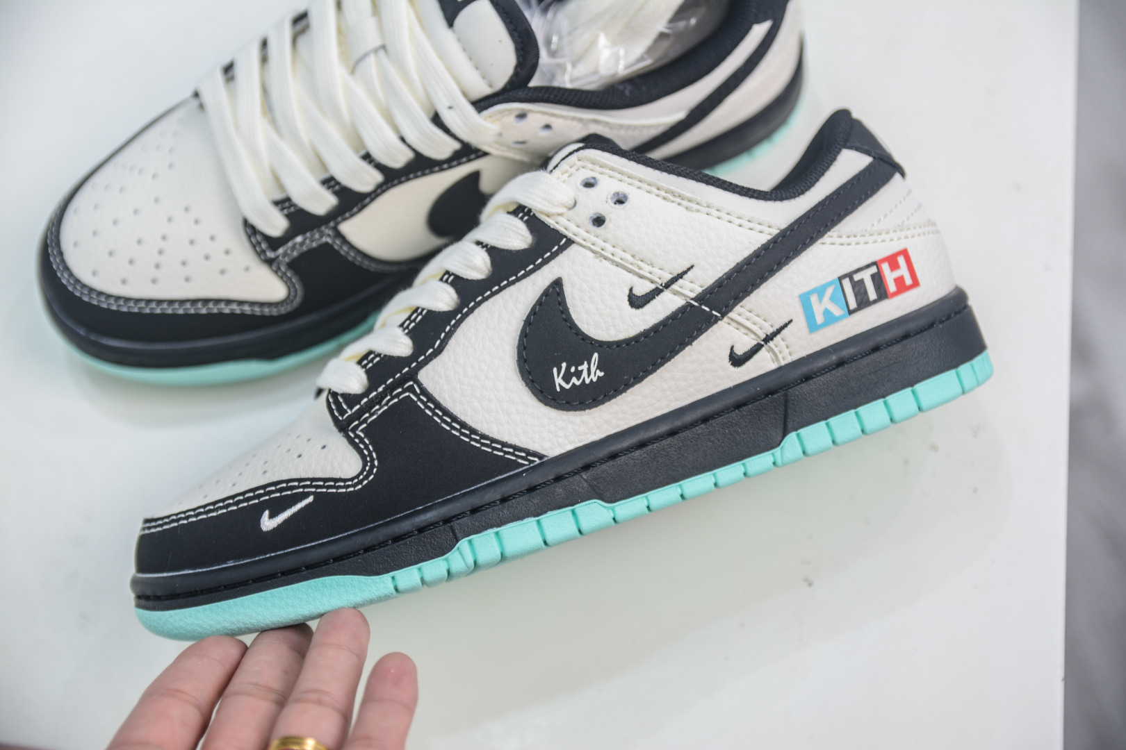280 Nike SB Dunk Low x KITH 双拼米黑三勾  QW5836-013