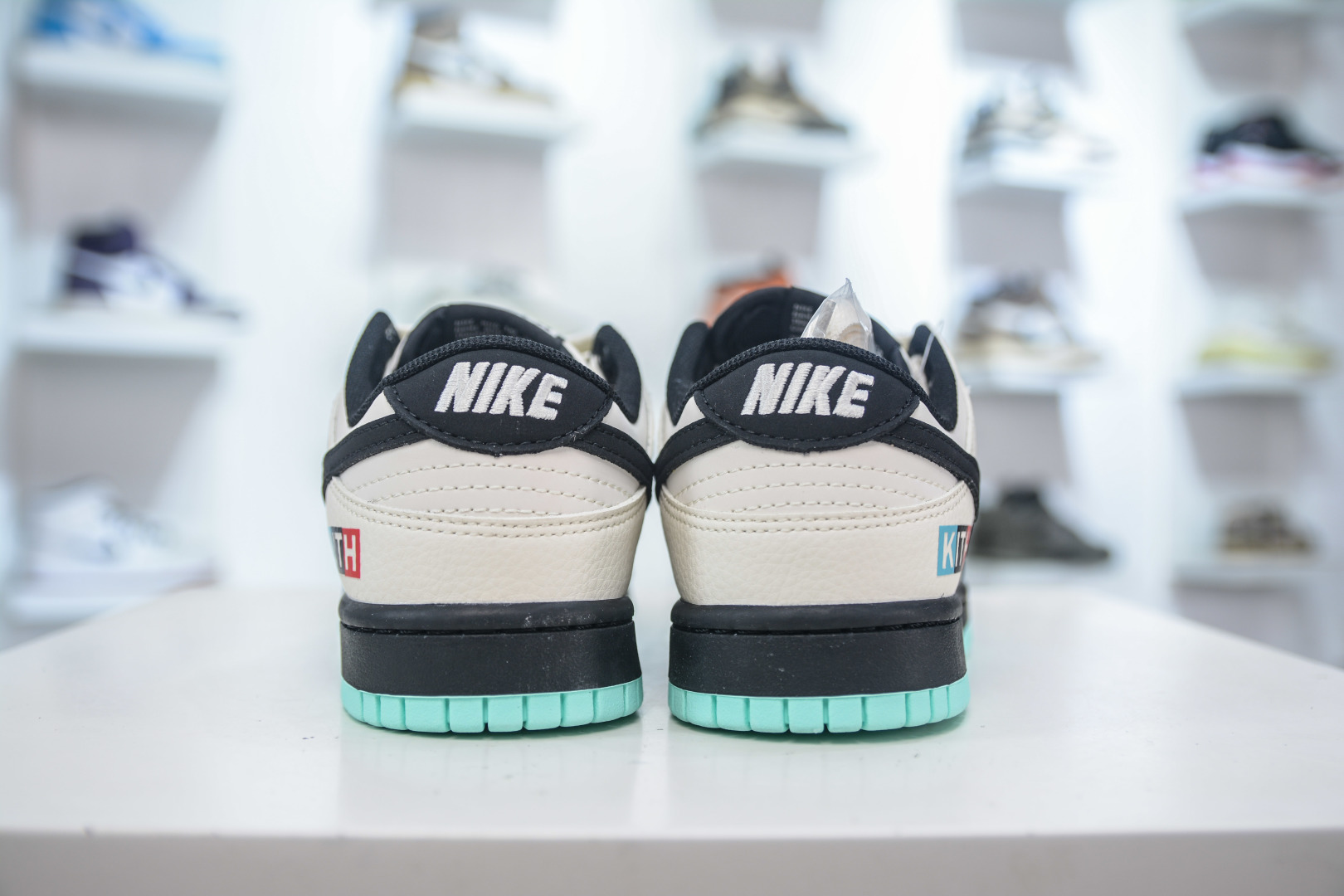 280 Nike SB Dunk Low x KITH 双拼米黑三勾  QW5836-013