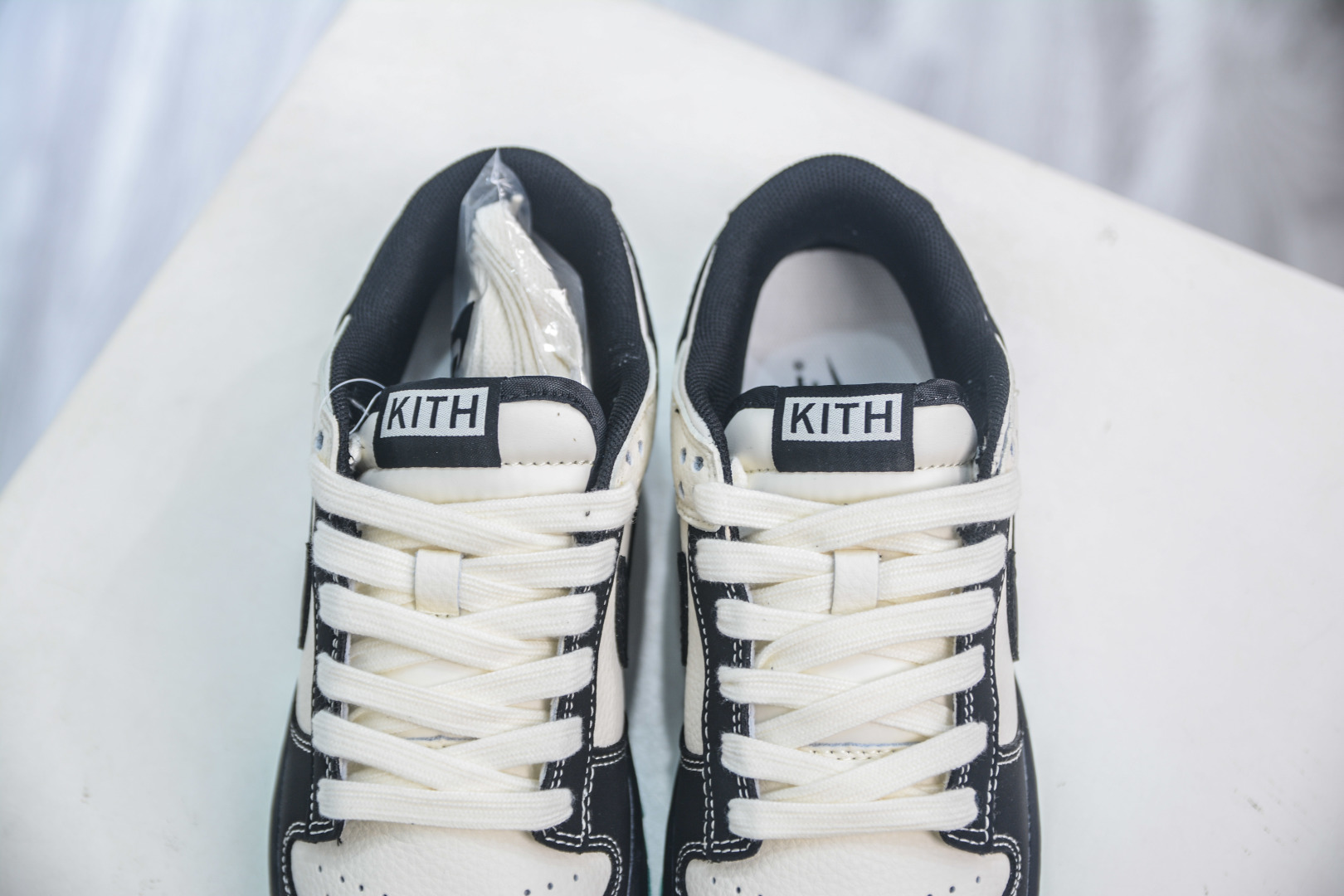 280 Nike SB Dunk Low x KITH 双拼米黑三勾  QW5836-013