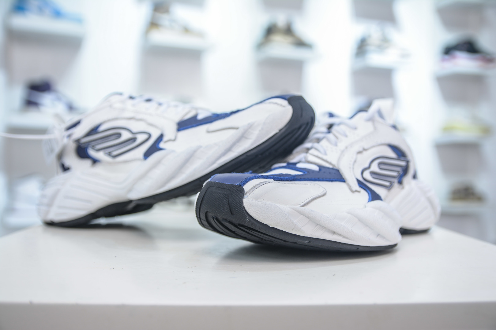380 VG版 Balenciaga Monday 巴黎世家圆头厚底低帮老爹鞋  825418 WDWTS 4090