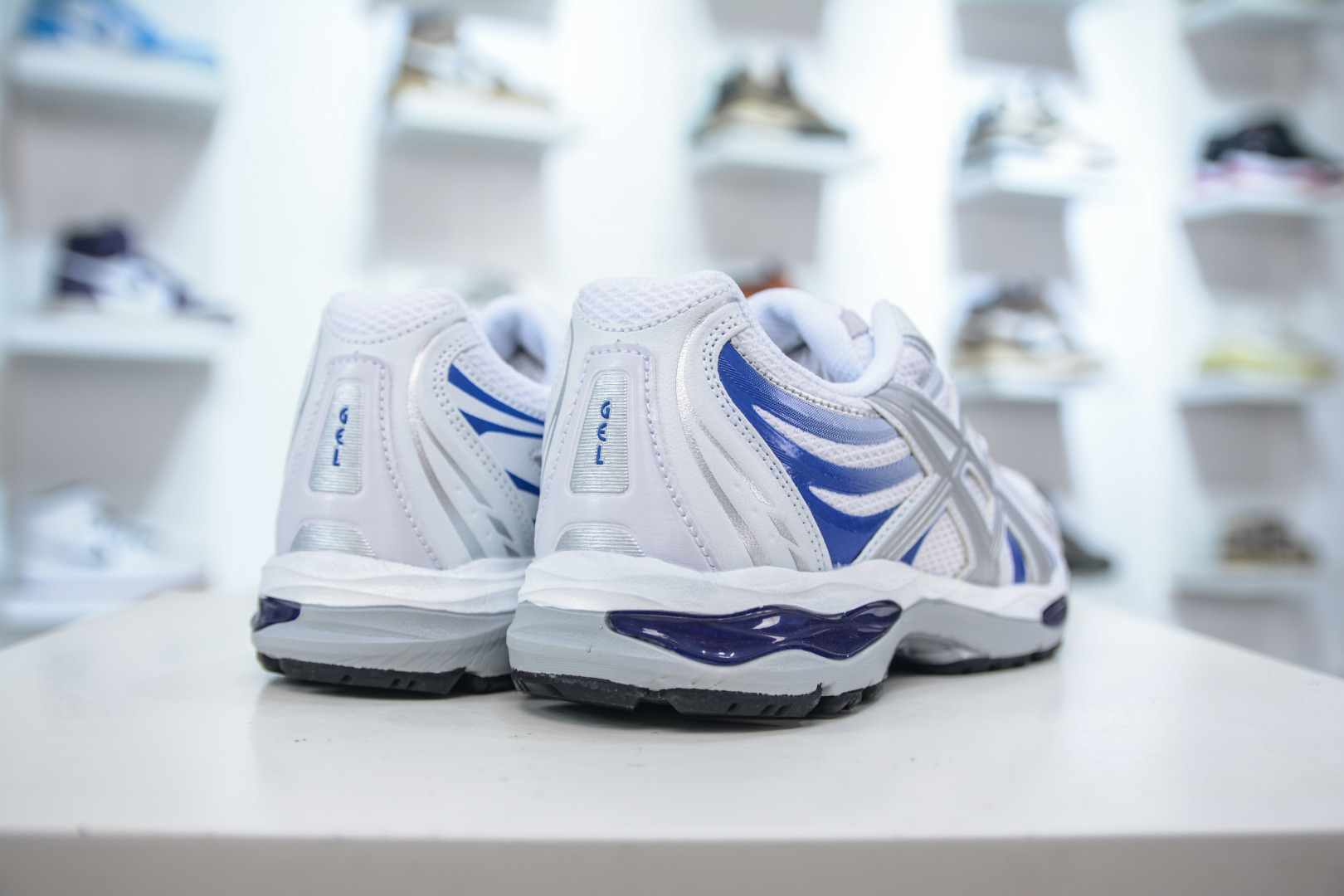 Asics Gel-Sekiran 亚瑟士 时尚舒适复古休闲运动跑步鞋 1203A711-100