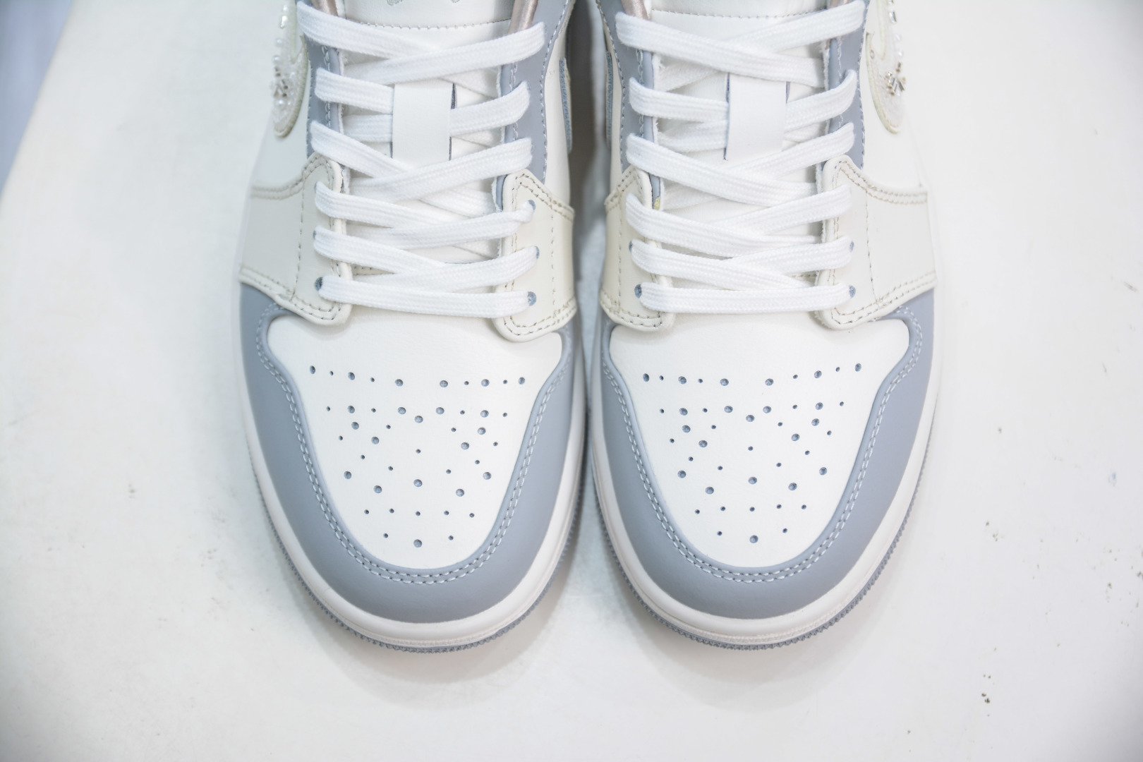 DT纯原 Air Jordan AJ1 Low 低帮 白灰闪钻 IH7323-100