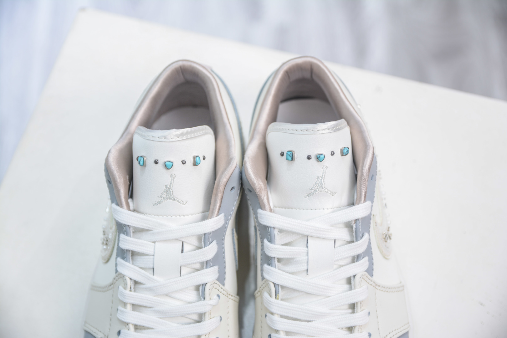DT纯原 Air Jordan AJ1 Low 低帮 白灰闪钻 IH7323-100