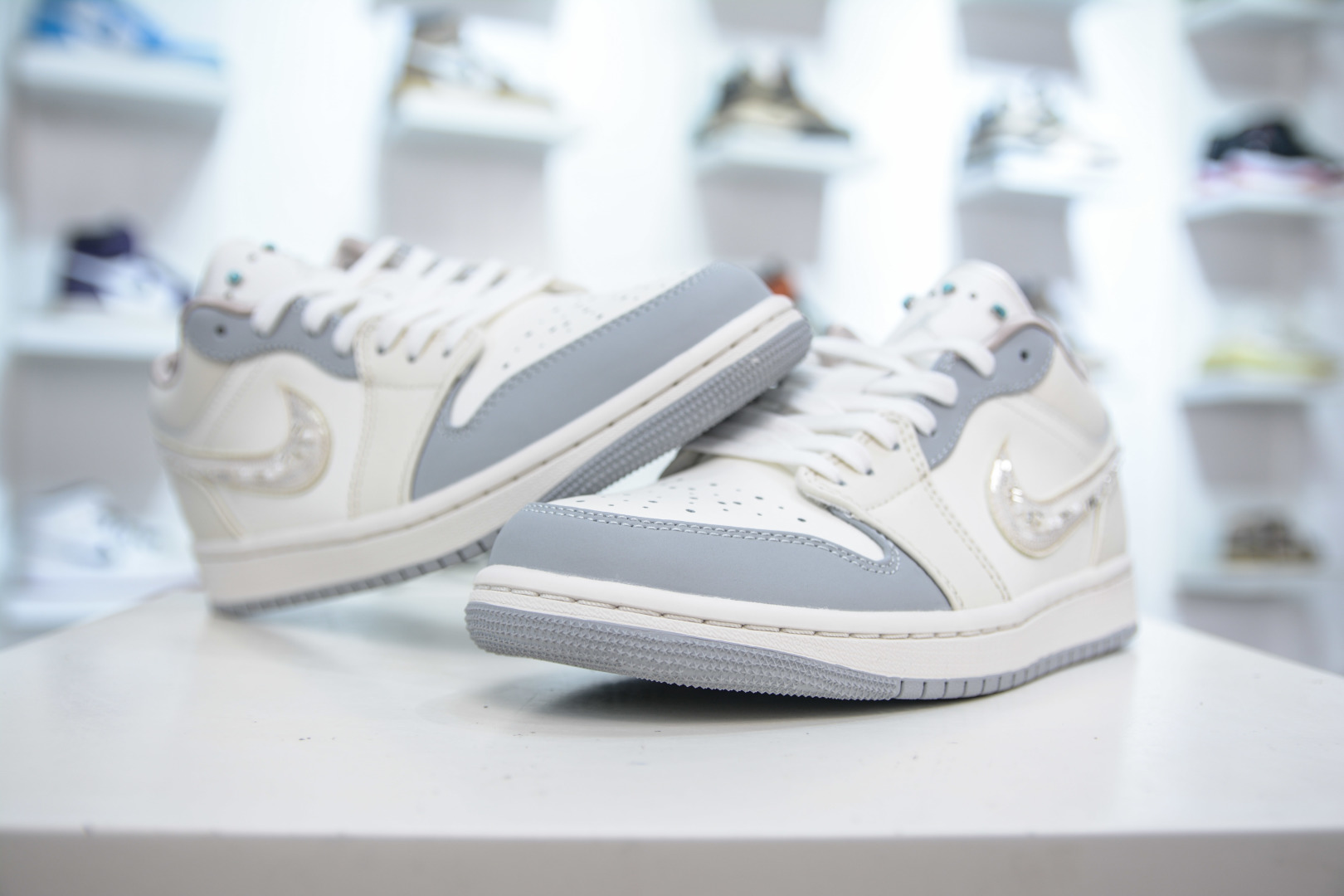 DT纯原 Air Jordan AJ1 Low 低帮 白灰闪钻 IH7323-100