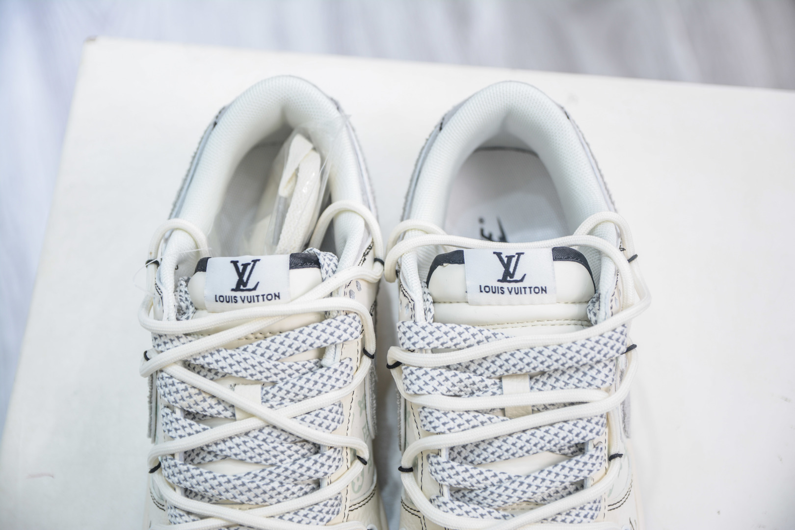 Nike SB Dunk Low x Louis VuittLV联名-白灰布勾绑带 YX5066-379