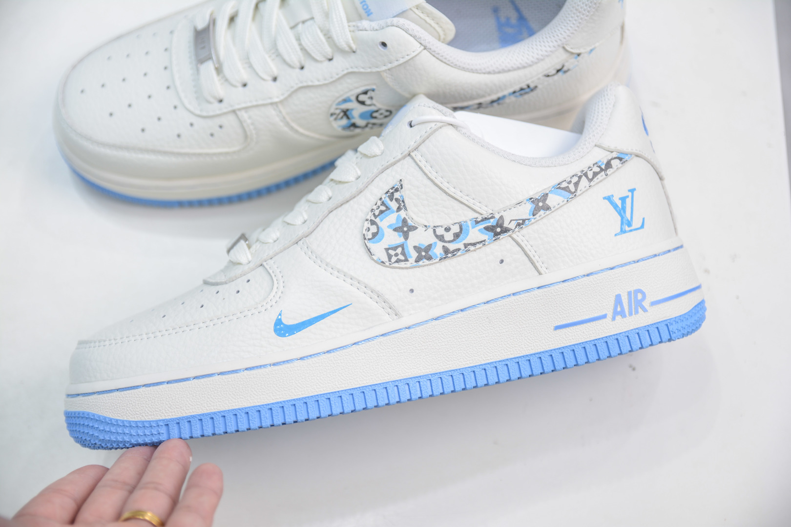 Louis Vuitton x Nike Air Force 1 Low White Blue Casual Shoes 8 cmp i1753104766388 854 0 6