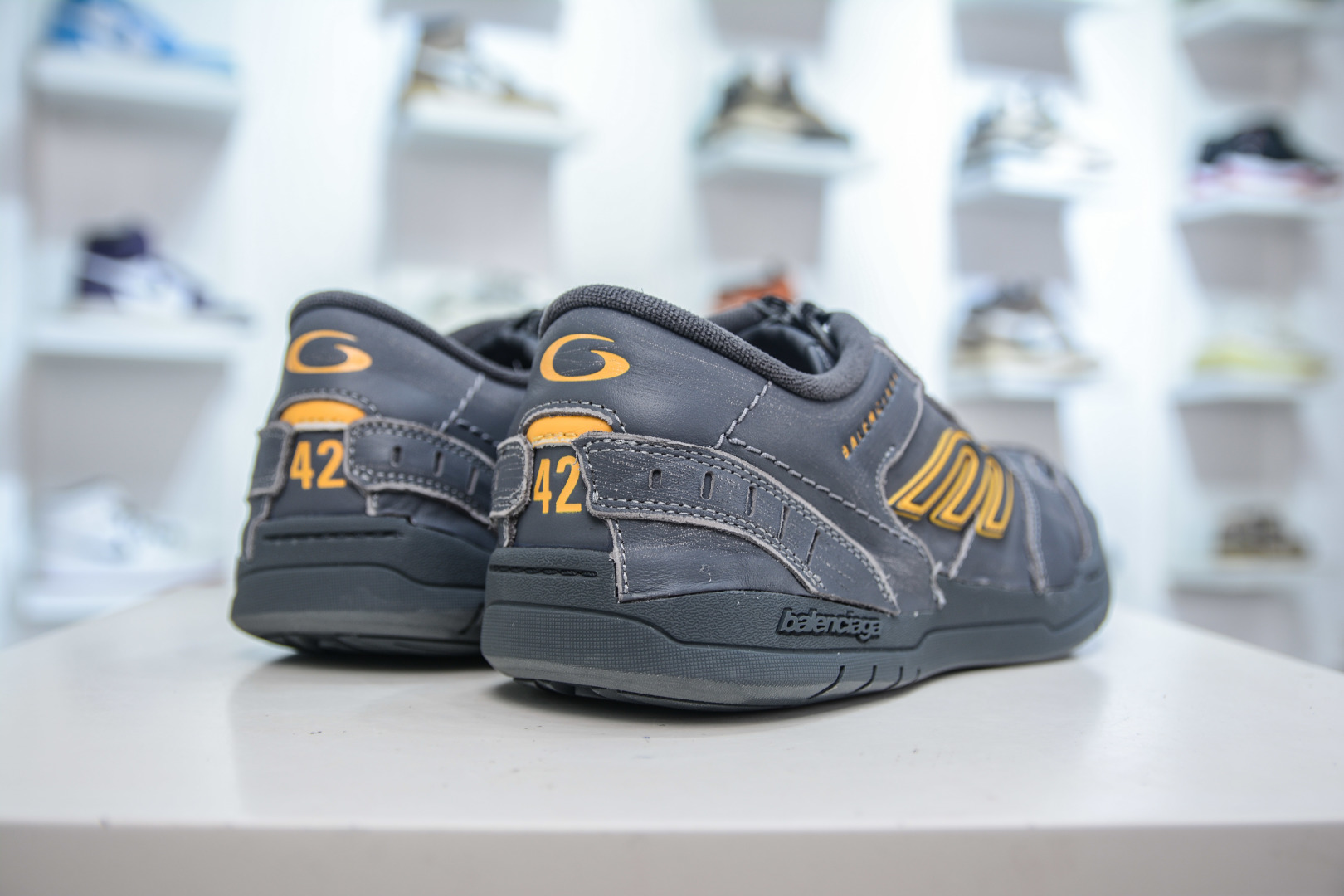 Balenciaga Hamptons Worn-Out Sneakers Round Toe Lace-Up Low-Top Shoes 6 cmp i1753107583250 9672 0 5
