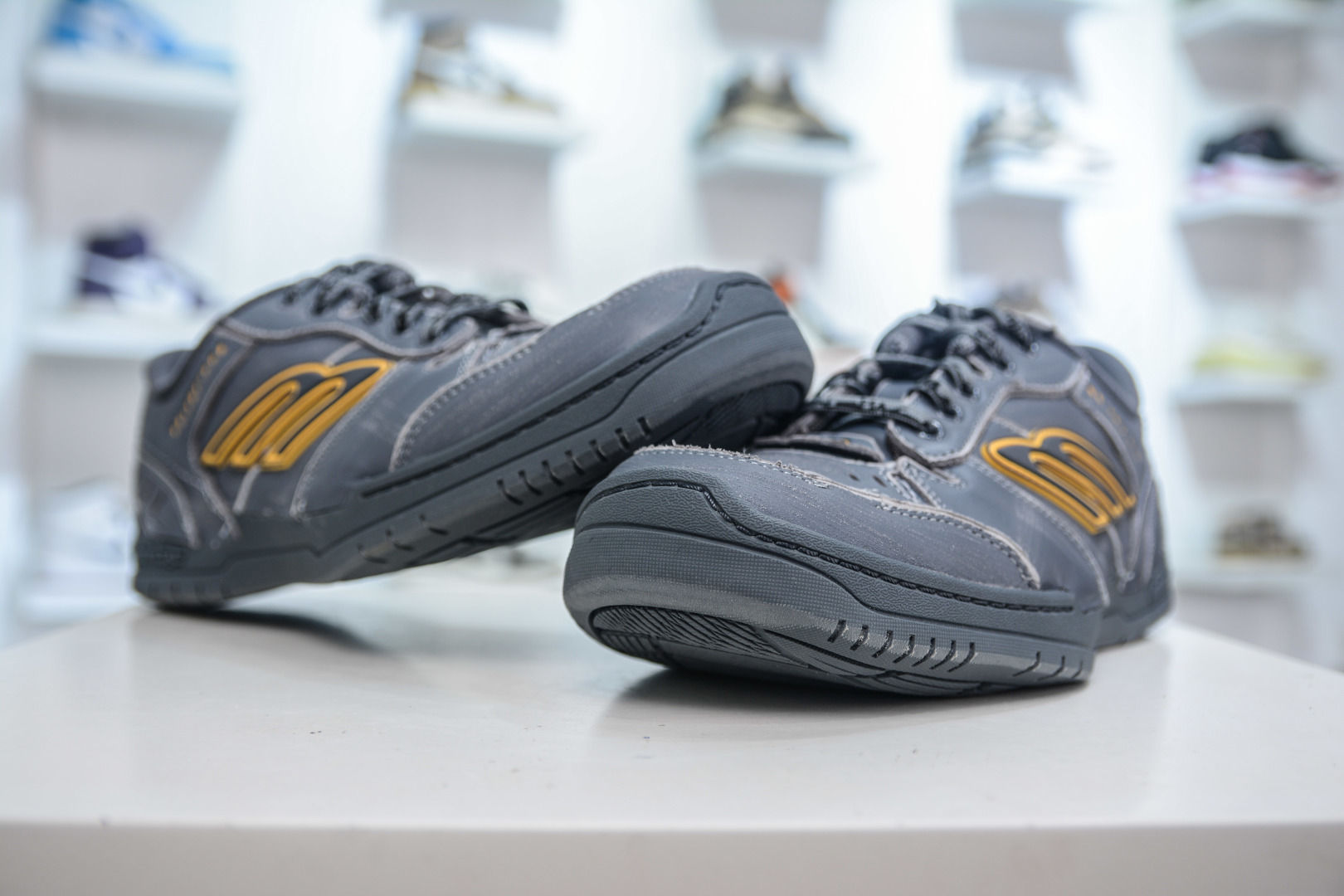 Balenciaga Hamptons Worn-Out Sneakers Round Toe Lace-Up Low-Top Shoes 4 cmp i1753107583258 5836 0 3