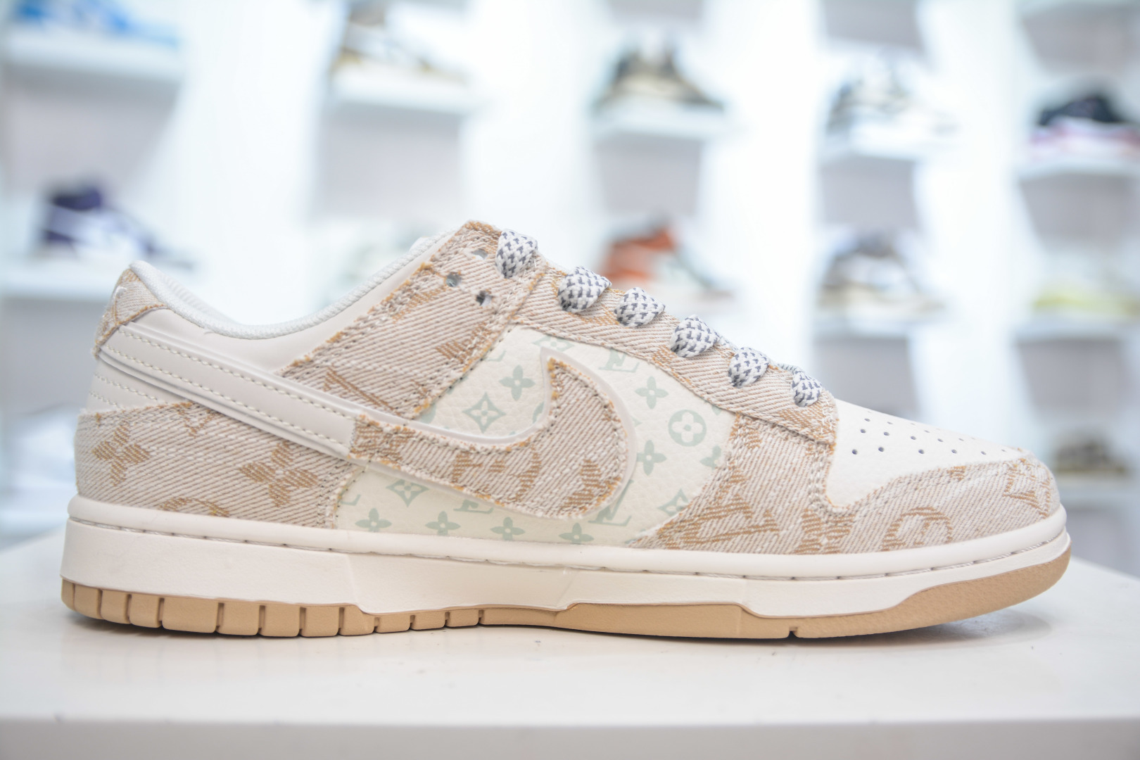 Nike SB Dunk Low x Louis Vuitton White Yellow Denim Shoes 3 cmp i1753199419639 963 0 2