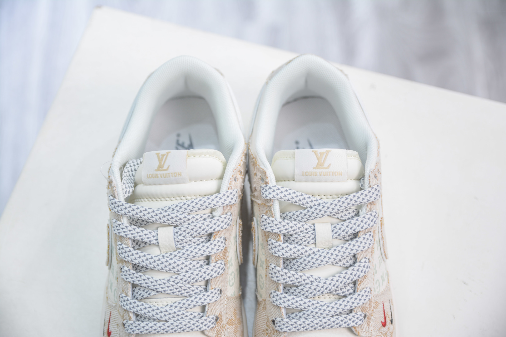Nike SB Dunk Low x Louis Vuitton White Yellow Denim Shoes 8 cmp i1753199419642 7297 0 7