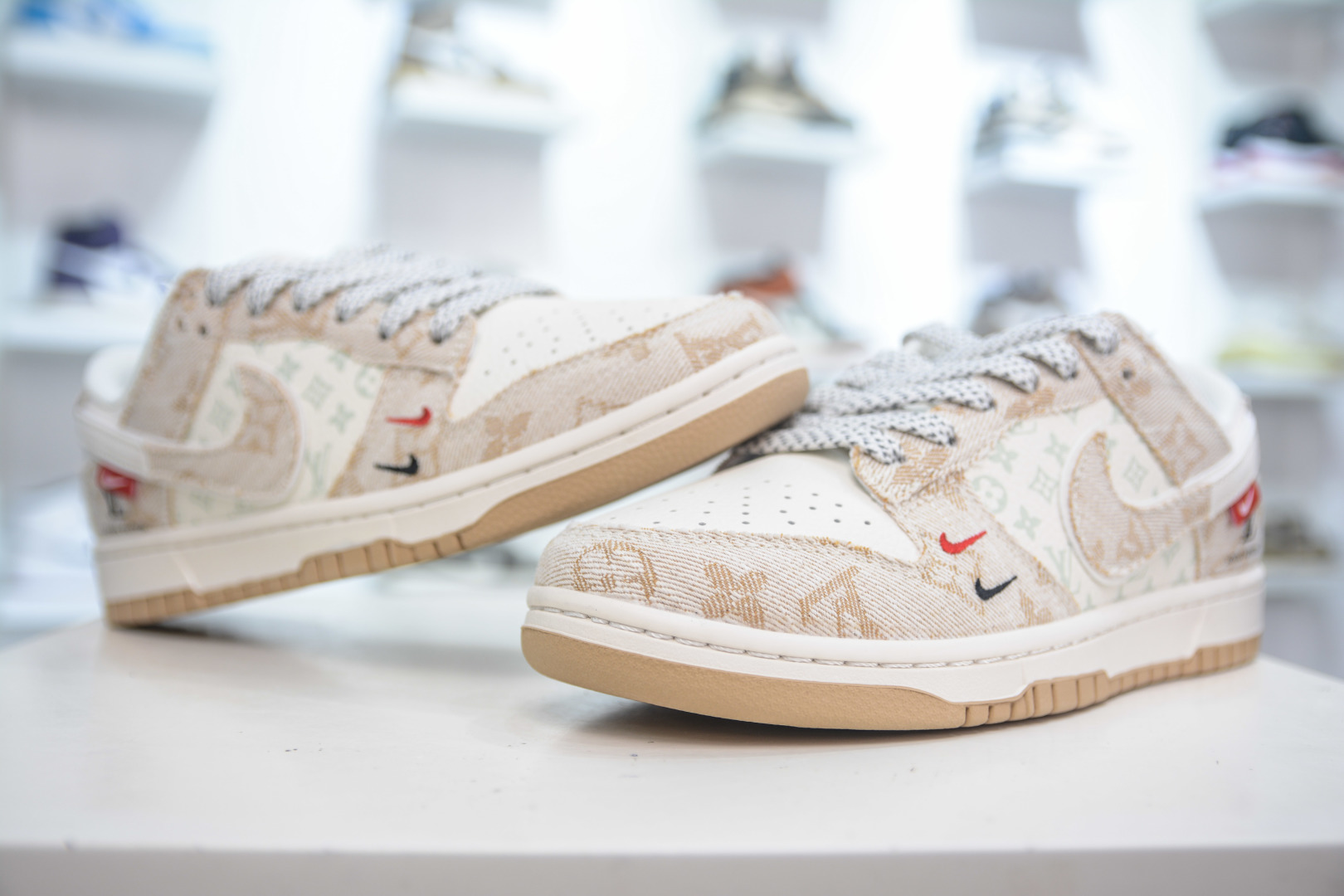Nike SB Dunk Low x Louis Vuitton White Yellow Denim Shoes 4 cmp i1753199419642 9859 0 3