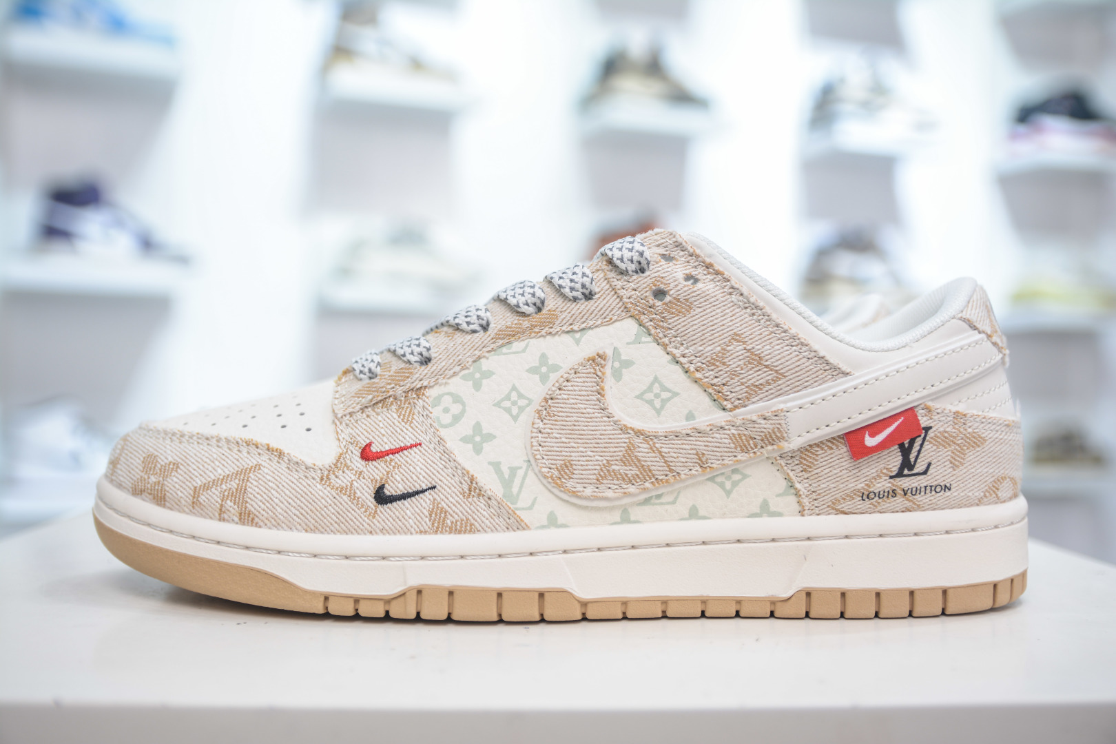 Nike SB Dunk Low x Louis Vuitton White Yellow Denim Shoes 1 cmp i1753199421322 4323 0 0
