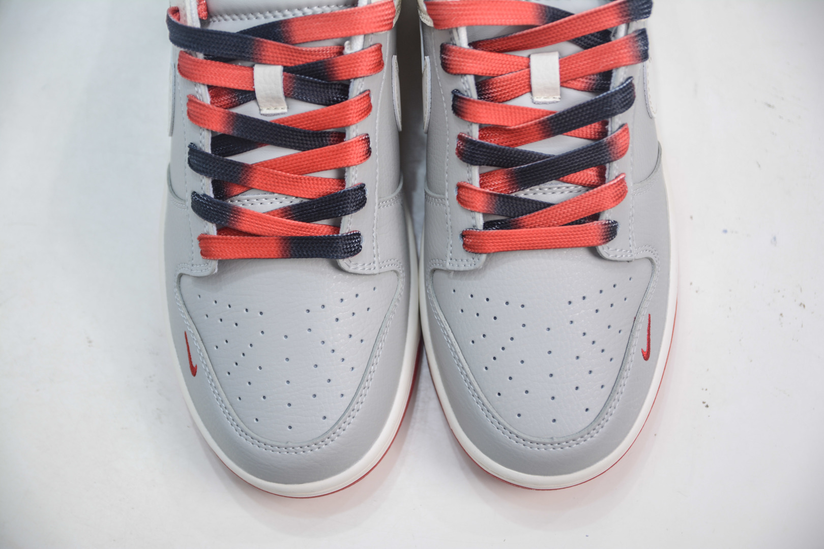 Nike SB Dunk Low x Supreme Grey White Sneakers Premium Quality, Best Price 9 cmp i1753199469080 4529 0 8