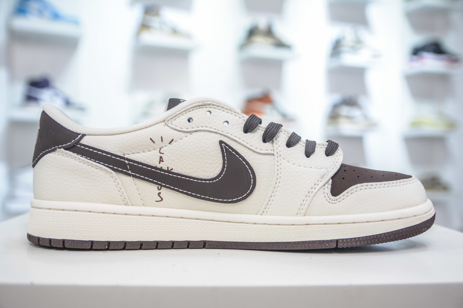 Air Jordan AJ1 Low X LABUBU 低帮联名拉布布-白棕 XS2025-051