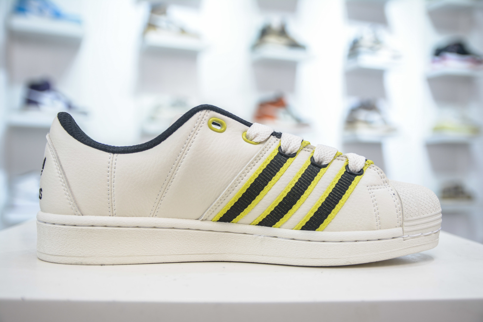 Adidas Originals Superstar Supermodified: Premium Leather, Iconic Shell Toe Design 3 cmp i1753367399070 9827 0 2
