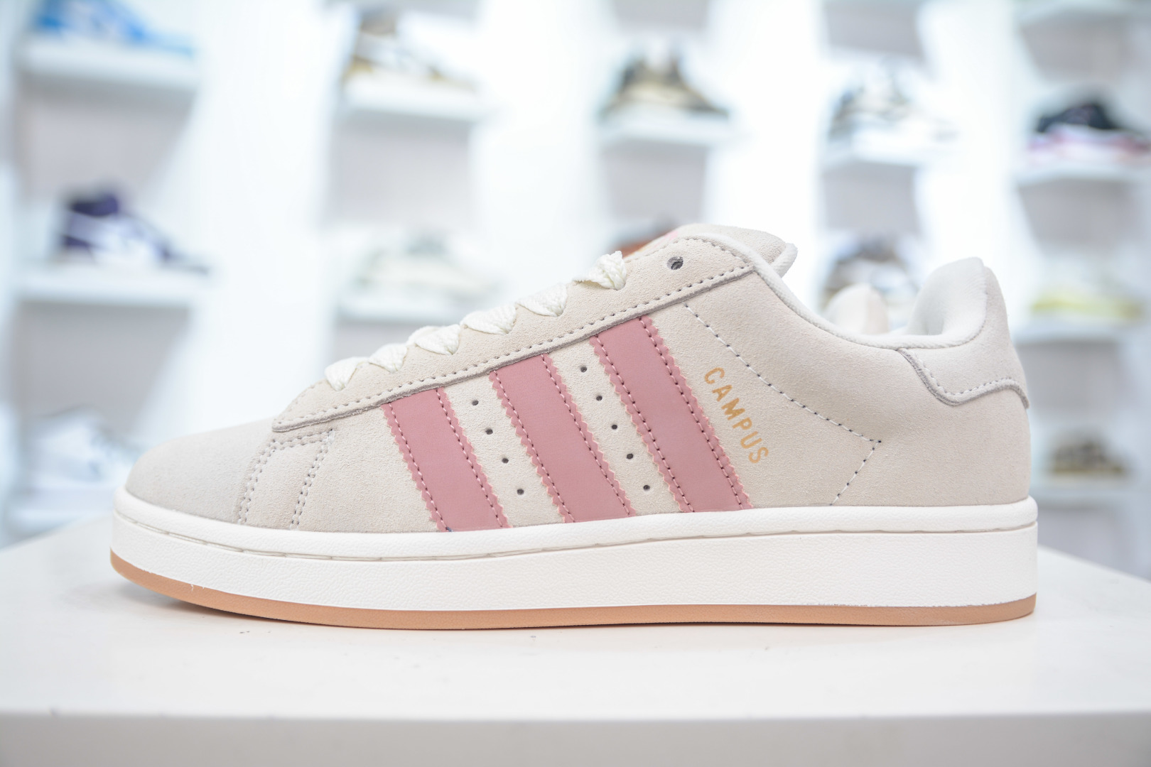 Adidas Originals Campus 00s: Vintage-Inspired Low-Top Sneakers - Pink/Beige 1 cmp i1753367458731 1242 0 0