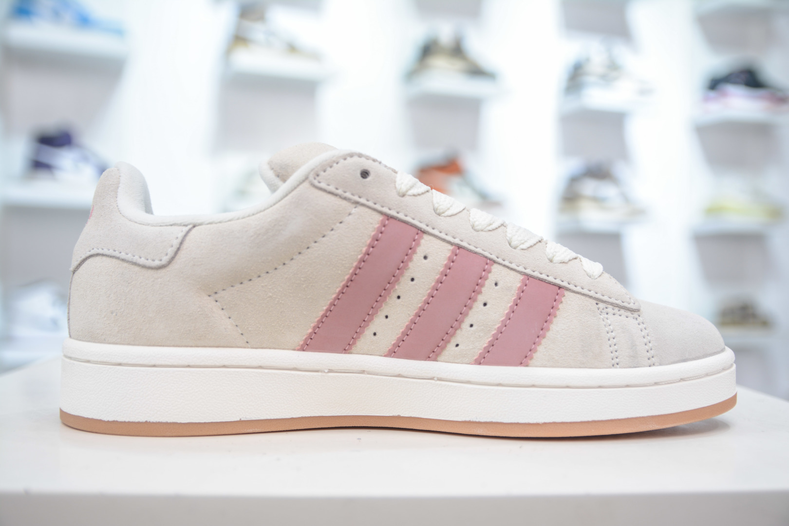Adidas Originals Campus 00s: Vintage-Inspired Low-Top Sneakers - Pink/Beige 3 cmp i1753367459352 100 0 2