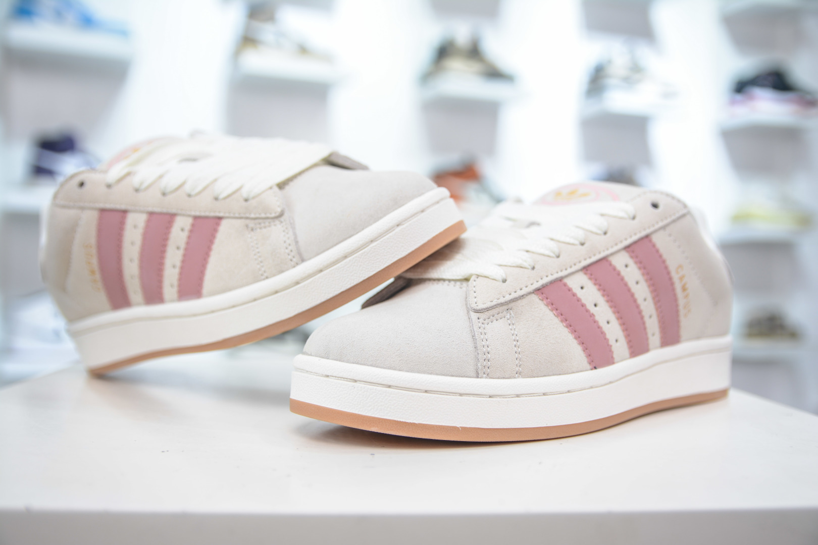 Adidas Originals Campus 00s: Vintage-Inspired Low-Top Sneakers - Pink/Beige 4 cmp i1753367459352 4286 0 3