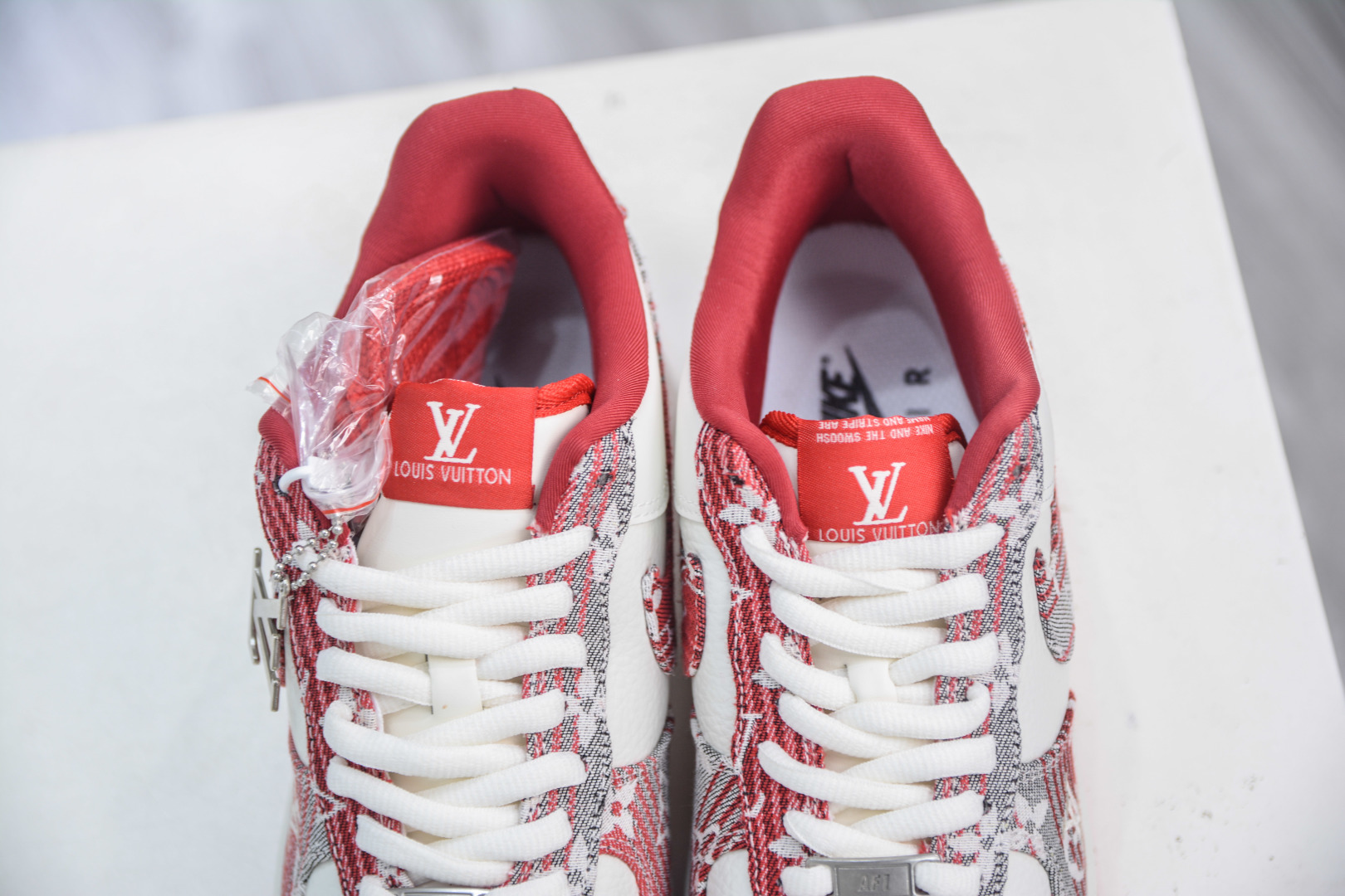 Louis Vuitton x Nike Air Force 1 White Red Denim Low-Top Sneakers 9 cmp i1753367559177 815 0 7