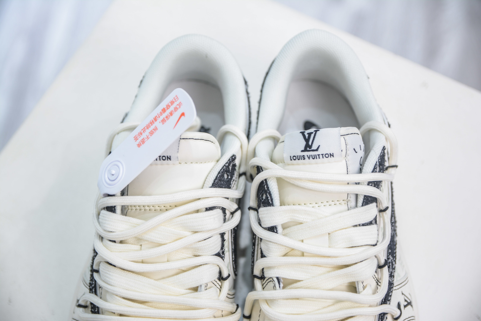Travis Scott x Nike Air Jordan 1 Low x Louis Vuitton - Limited Edition Sneakers 9 cmp i1753367950264 7763 0 7