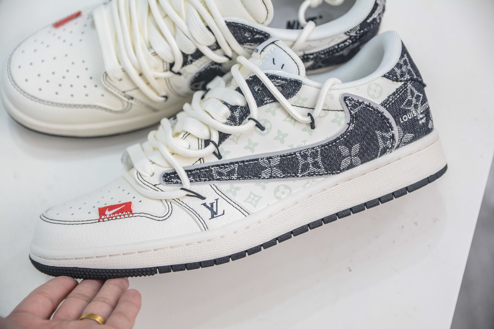 Travis Scott x Nike Air Jordan 1 Low x Louis Vuitton - Limited Edition Sneakers 8 cmp i1753367951169 5315 0 6