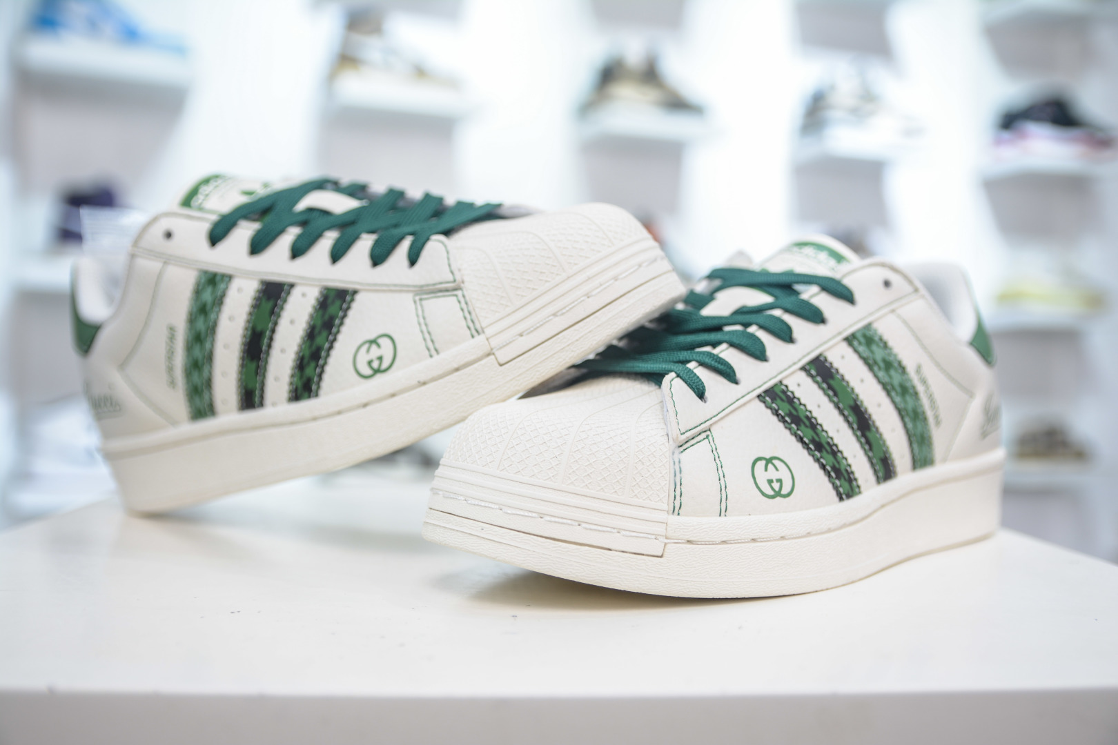 Adidas Originals Superstar x Gucci "Shelltoe" Classic Retro Sneakers 5 cmp i1753367998747 4480 0 3