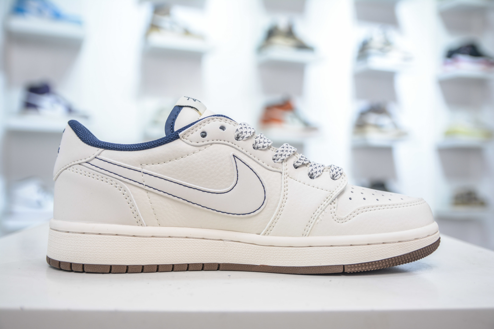 Travis Scott x Nike Air Jordan 1 Low x Stussy - White Blue Gold 3 cmp i1753368241017 5634 0 2
