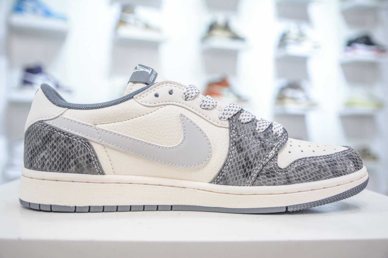 TS x Air Jordan x Louis Vuitton AJ1 Low - Snake Print Sneakers 3 cmp i1753456710783 3029 0 2