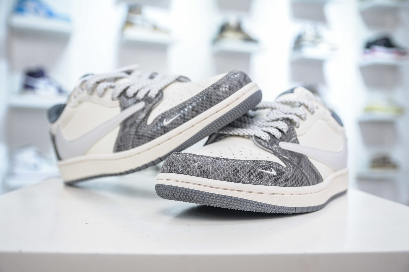 TS x Air Jordan x Louis Vuitton AJ1 Low - Snake Print Sneakers 4 cmp i1753456711662 9648 0 3