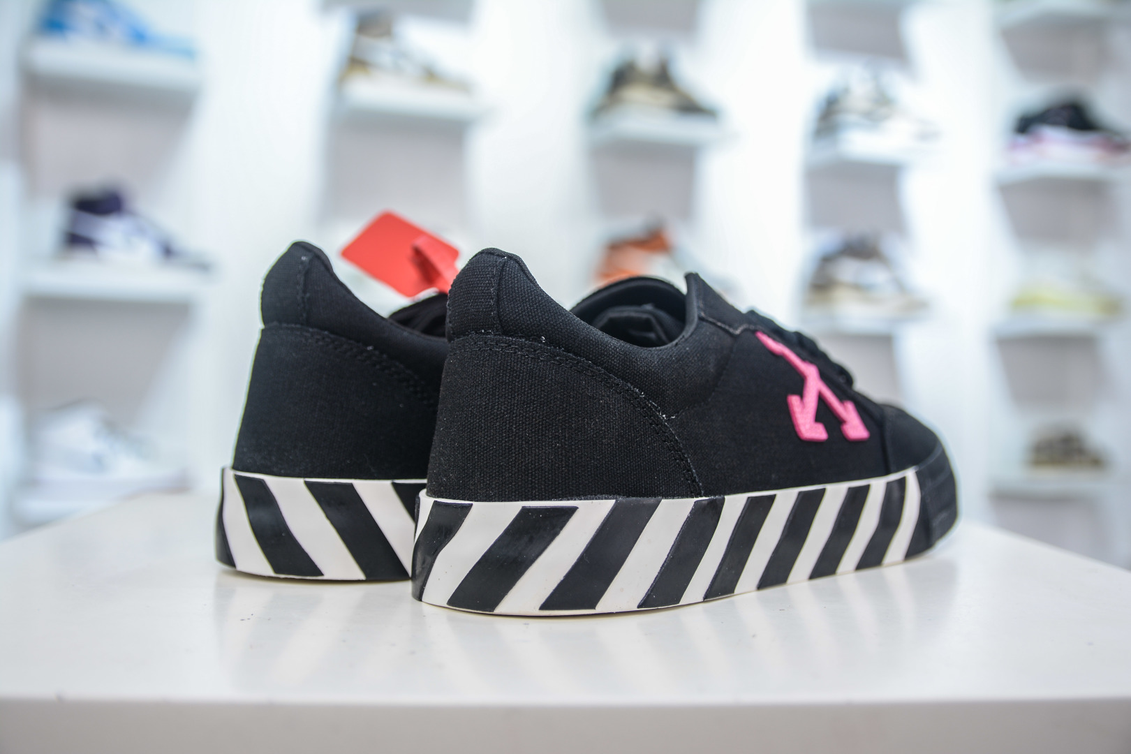Off-White Vulc Low-Top Sneakers Black, Pink Arrow Logo, Canvas Shoes 7 cmp i1753456920046 5807 0 5