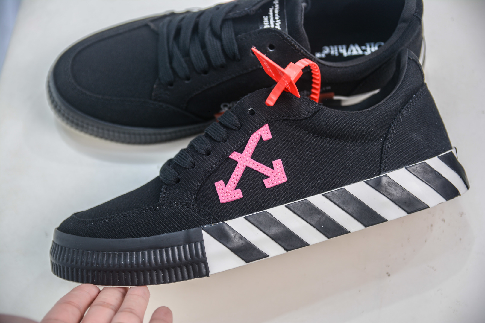 Off-White Vulc Low-Top Sneakers Black, Pink Arrow Logo, Canvas Shoes 8 cmp i1753456920046 817 0 6
