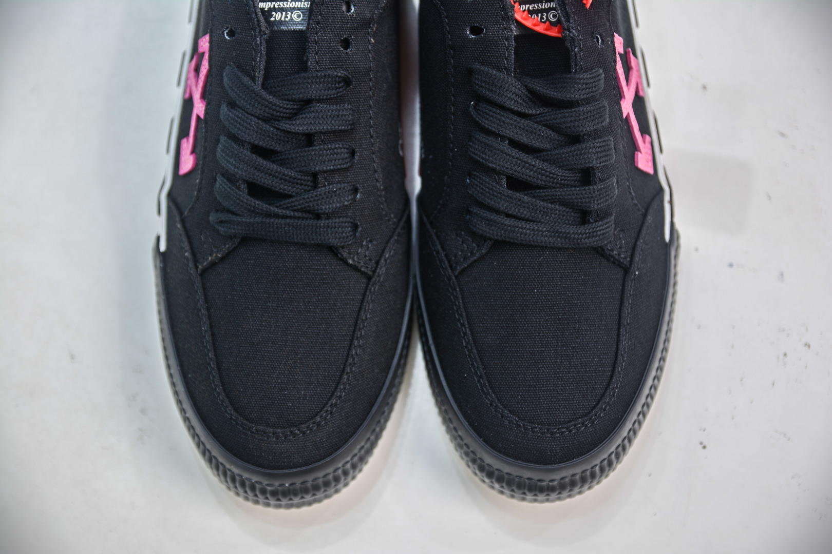 Off-White Vulc Low-Top Sneakers Black, Pink Arrow Logo, Canvas Shoes 10 cmp i1753456920854 4972 0 8