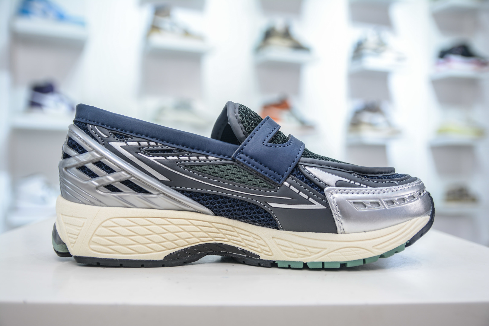 JUNYA WATANABE x New Balance 1906R Loafer: Comfortable, Stylish, and Versatile 3 cmp i1753457025456 7601 0 2