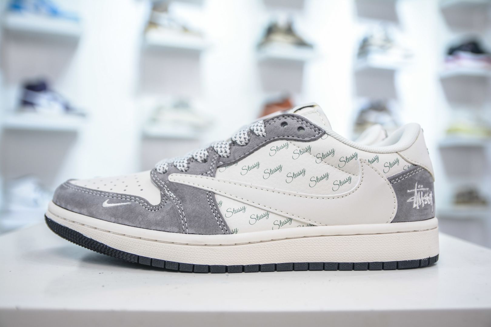Travis Scott x Nike Air Jordan 1 Low x Stussy - Cream/Grey Sneakers 2 cmp i1753457139250 5012 0 0