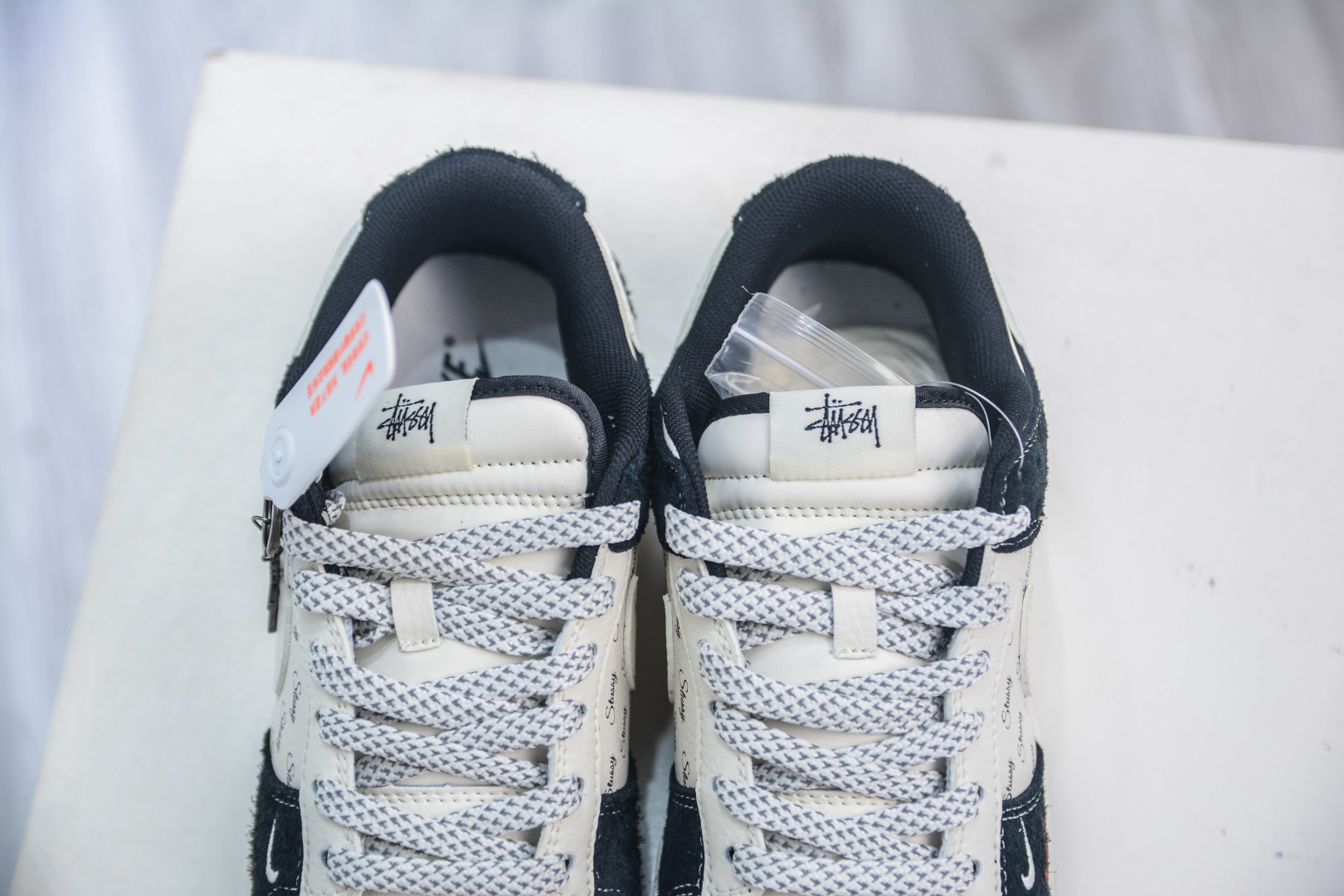 Nike SB Dunk Low x Stussy - White & Black Collaboration Sneaker 9 cmp i1753457211447 9464 0 7