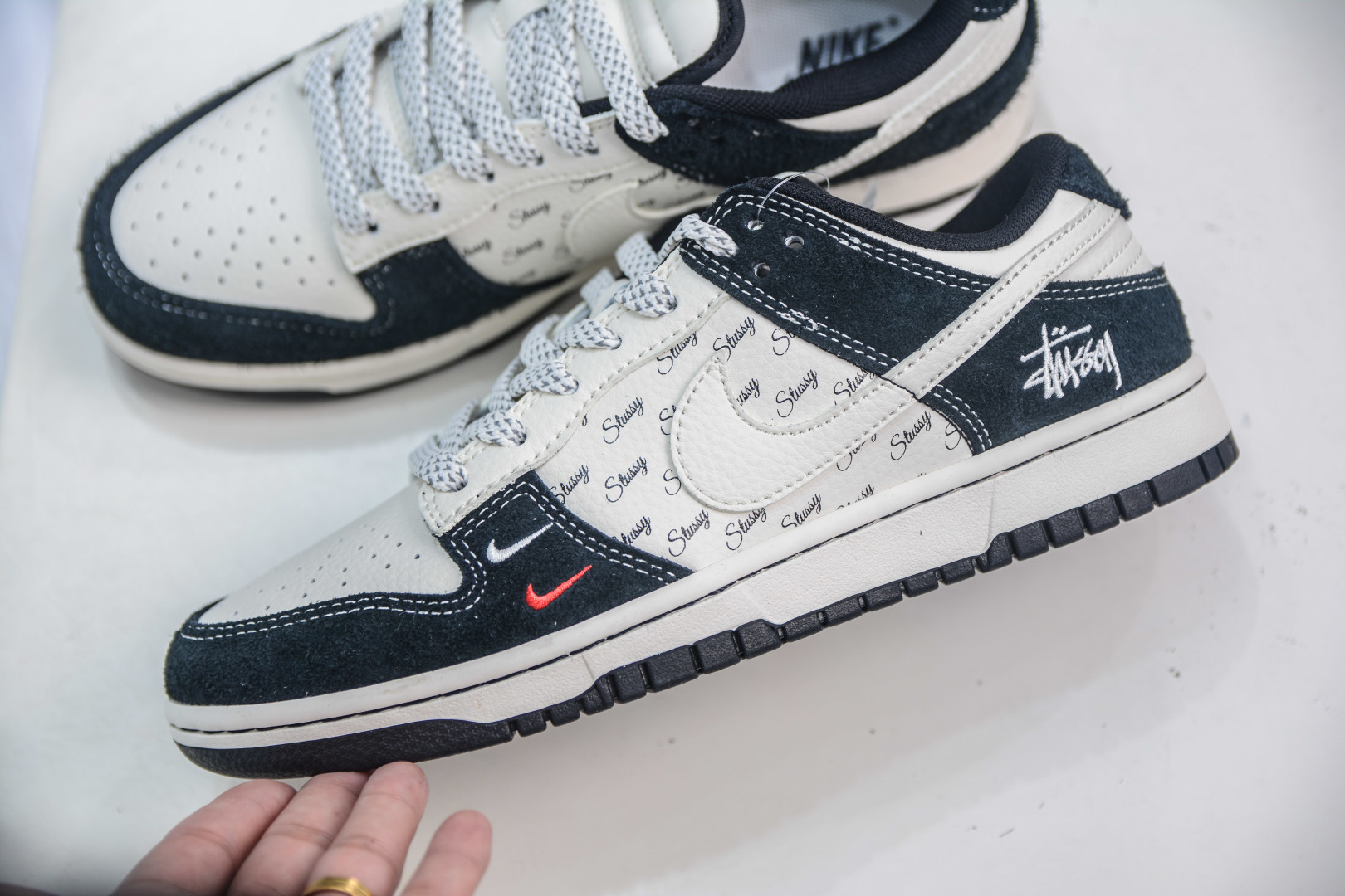 Nike SB Dunk Low x Stussy - White & Black Collaboration Sneaker 8 cmp i1753457211540 9117 0 6
