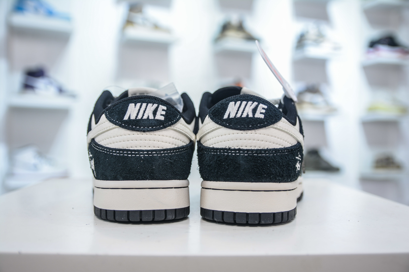 Nike SB Dunk Low x Stussy - White & Black Collaboration Sneaker 3 cmp i1753457212428 3320 0 1