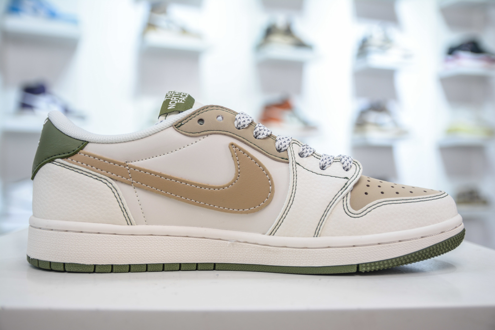 The North Face x Travis Scott x Air Jordan 1 Low乔丹1代低帮倒钩北面联名-米白卡其绿 QW5088-204